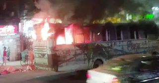 মিরপুরে চলন্ত বাসে আগুন